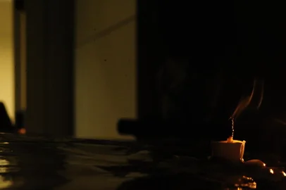 *** R.Chaves - Vela Alzheimer 2 ***Fotos de uma vela em extinção como metáfora da vida abreviada pela doença de Alzheimer.<!-- NICAID(2052033) -->