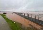 FOTOS: Guaíba avança e alaga Orla em Porto Alegre