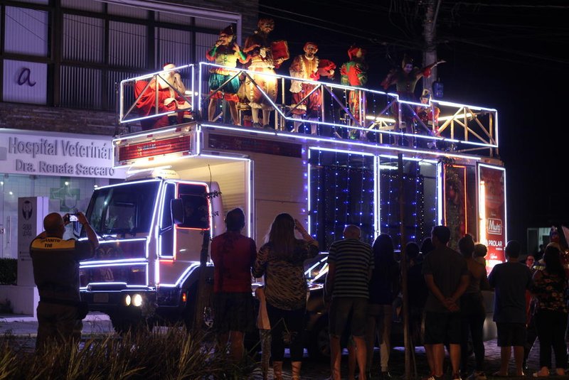Caminhão iluminado do Natal Itinerante passa por mais de 10 bairros de Caxias do Sul nesta quarta<!-- NICAID(14974324) -->