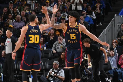 SAN FRANCISCO, CA - MARCH 15: Stephen Curry #30 and Gui Santos #15 of the Golden State Warriors high five during the game against the New York Knicks on March 15, 2025 at Chase Center in San Francisco, California. NOTE TO USER: User expressly acknowledges and agrees that, by downloading and or using this photograph, user is consenting to the terms and conditions of Getty Images License Agreement. Mandatory Copyright Notice: Copyright 2025 NBAE   Noah Graham/NBAE via Getty Images/AFP (Photo by Noah Graham / NBAE / Getty Images / Getty Images via AFP)<!-- NICAID(16016532) -->