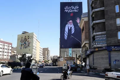 This photograph shows a large billboard of Irans slain supreme leader Ayatollah Ali Khamenei reading in Persian "His God is still alive" in Tehran on March 3, 2026. The US president said the war, which began on February 28, with a strike that killed Iran's supreme leader Ayatollah Ali Khamenei, was going "substantially" ahead of schedule but warned it could go on for more than four weeks. (Photo by AFP)<!-- NICAID(16237635) -->