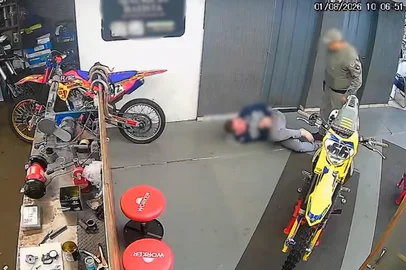 Policial é preso após agredir e atirar quatro vezes contra dono de oficina mecânica em Sobradinho<!-- NICAID(16338748) -->