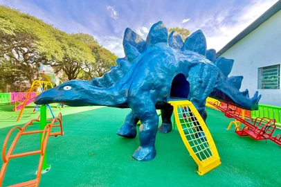 Prefeitura de Agudo inaugura o Dino Parque, parquinho infantil com reprodução de dinossauros.<!-- NICAID(16246107) -->