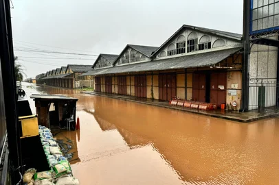 Nível do Guaíba chega a 3m14cm às 15h15min de quinta-feira (2) no Cais Mauá