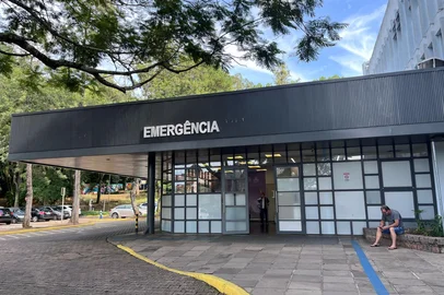 Com superlotação de 360%, emergência SUS do Hospital São Lucas da PUCRS só recebe pacientes críticos (18/2/2025)<!-- NICAID(15978561) -->