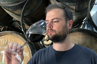 Qualifica Bento, do CIC de Bento Gonçalves, promove curso para formação de cantineiros com enólogo Vinícius Cercatto (foto). <!-- NICAID(15691054) -->