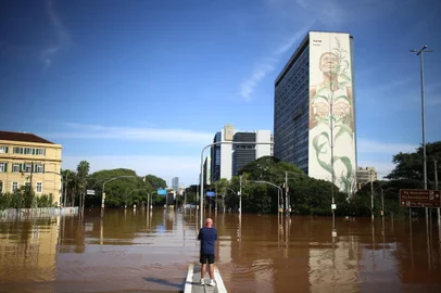 Porto Alegre, RS, Brasil, 07/05/2024 - Enchente em Porto Alegre - Foto: Renan Mattos/Agência RBS<!-- NICAID(15757712) -->
