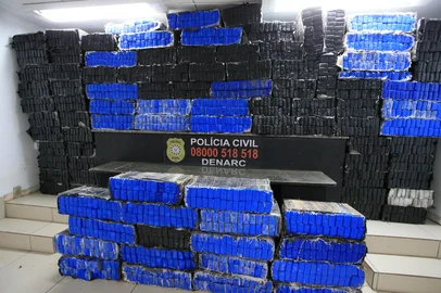 ERECHIM,  RS, BRASIL, 11-09-2025: Apreensão de drogas. Apreensão de uma tonelada e meia de maconha em Erechim, feita pela Policia Civil. Foto: Ronaldo Bernardi/Agência RBS<!-- NICAID(16121800) -->