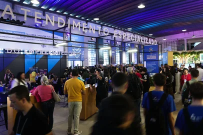 PORTO ALEGRE, RS, BRASIL, 03-10-2025: Feira do Empreendedorismo do Sebrae tem público acima do esperado. Participanetes podem expor seus negócios, realizar consultorias de economia e administração e receber mentoria para abertura de empreendimentos. Foto: Jonathan Heckler/Agência RBS<!-- NICAID(16138819) -->