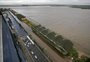 Como é o sistema projetado para substituir o Muro da Mauá na proteção contra enchentes em Porto Alegre