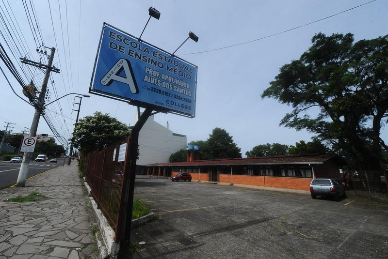 Escola estadual Apolinário Alves dos Santos, em Caxias, é interditada após problemas na fiação elétrica <!-- NICAID(15625513) -->