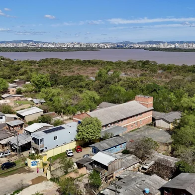 Porto Alegre, RS, Brasil, 03/10/2024 - Escola Estadual Oscar Schmitt, localizado na Ilha das Flores, será utilizada com Zona Eleitoral na eleição para Prefeito. - Foto: Jefferson Botega/Agência RBS<!-- NICAID(15881950) -->