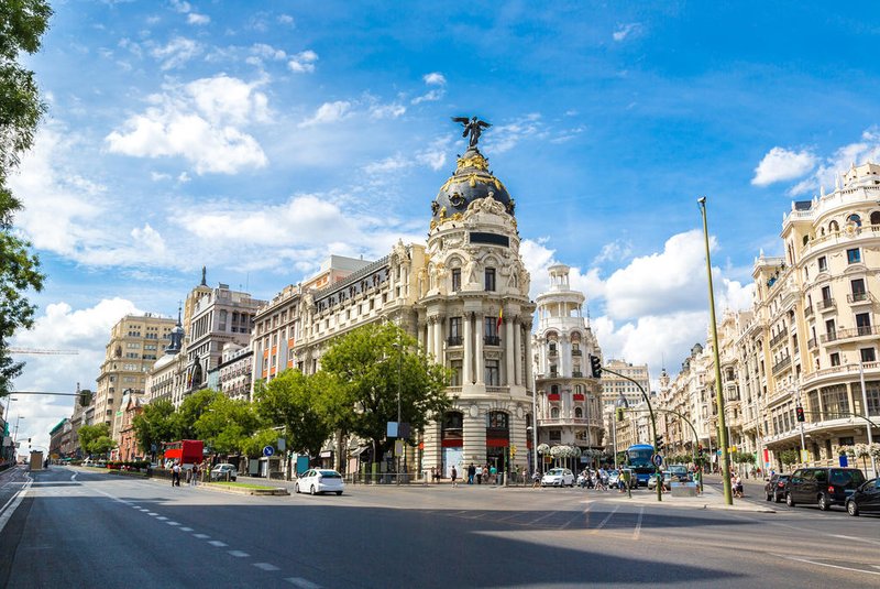 =Metropolis hotel in Madrid in a beautiful summer day, SpainIndexador: Figurniy SergeyFonte: 94211083<!-- NICAID(15617841) -->