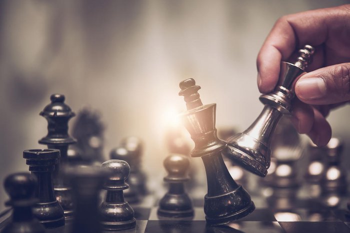 Campeão mundial de xadrez desiste de torneio e publica indireta sobre  suposta trapaça em competição