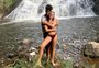 Bruna Linzmeyer posa com a namorada em cachoeira: "Bebê"