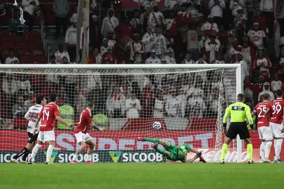 PORTO ALEGRE, RS, BRASIL, 03-08-2025: INTER X SÃO PAULO, Internacional entra em campo para encarar o São Paulo pela 18ª rodada do Brasileirão. Foto: Duda Fortes/Agencia RBS<!-- NICAID(16093793) -->