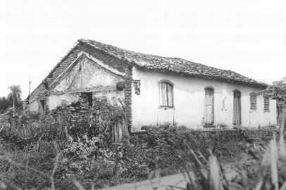 A Casa do Imigrante, na Feitoria Velha, em São Leopoldo. Foto anterior a 1941.<!-- NICAID(9592962) -->