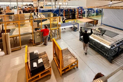 Fabricação interna da Vidroforte. <!-- NICAID(16100737) -->