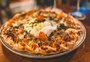 Sucesso em Bento Gonçalves, restaurante reúne o melhor da pizza e do vinho