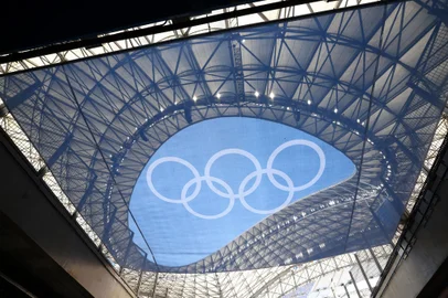 The Olympic rings are seen ahead of the men's group A football match between France and the USA as part of the Paris 2024 Olympic Games at the Marseille Stadium in Marseille on July 24, 2024. (Photo by Clement MAHOUDEAU / AFP)Editoria: SPOLocal: MarseilleIndexador: CLEMENT MAHOUDEAUSecao: soccerFonte: AFPFotógrafo: STR<!-- NICAID(15821761) -->