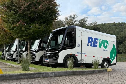 A Revo chega a Caxias do Sul e região oferecendo uma nova solução em transporte de carga sustentável para empresas, operando exclusivamente com veículos 100% elétricos desenvolvidos pela Arrow Mobility, empresa também de Caxias do Sul.<!-- NICAID(16082307) -->