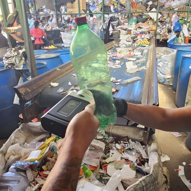 Cooperativa de reciclagem de Porto Alegre terá equipamento que identifica até 30 tipos diferentes de plástico - Foto: José Pedro Jobim/Divulgação<!-- NICAID(16008556) -->