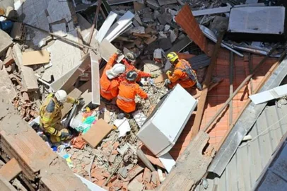 Bombeiros atuam há 24 horas em local de explosão no Santo Antônio, em Aracaju. Fotos: Ascom CBMSE / Divulgação<!-- NICAID(15638437) -->