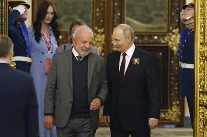 Russian President Vladimir Putin meets with Brazilian President Luiz Inacio Lula da Silva at the Kremlin in Moscow on May 9, 2025. (Photo by Maxim Shemetov / POOL / AFP)Editoria: POLLocal: MoscowIndexador: MAXIM SHEMETOVSecao: diplomacyFonte: POOLFotógrafo: STR<!-- NICAID(16033938) -->
