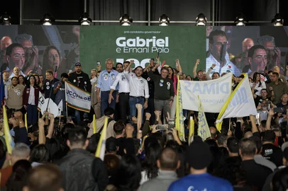 PORTO ALEGRE, RS, BRASIL, 30-05-2026: Lançamento da pré-candidatura de Gabriel Souza (MDB) ao Palácio Piratini. O evento formaliza os nomes de Ernani Polo (PSD) a vice-governador e de Germano Rigotto (MDB) e de Frederico Antunes (PSD) ao Senado. O pré-candidato à presidência da República Ronaldo Caiado (PSD) e o governador Eduardo Leite também participam do evento. Foto: Mateus Bruxel/Agência RBSIndexador: MATEUS BRUXEL<!-- NICAID(16296753) -->