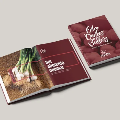 A Agência Positiva, de Flores da Cunha, foi a responsável pela gestão e editoração do livro Entre Dentes e Bulbos _ A cultura do alho no Brasil. A obra é uma iniciativa da Associação Nacional dos Produtores de Alho (Anapa) e foi lançada no final de fevereiro, em Cristalina, interior de Goiás. <!-- NICAID(15989014) -->