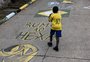 Comunidade transforma escadaria com arte para a Copa do Mundo em Porto Alegre