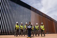 ESTADOS UNIDOS, EUA, 20-08-2025: Trump vai pintar muro com o México para aumentar calor e impedir escaladas de imigrantes. Foto: Secretary Kirsti Noem @Sec_Noem/X/Reprodução<!-- NICAID(16106033) -->