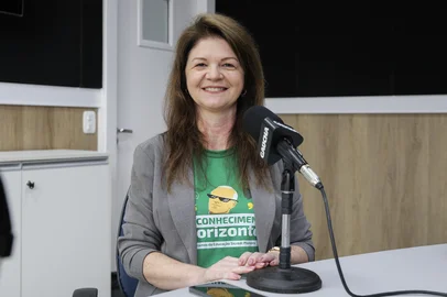 CAXIAS DO SUL, RS, BRASIL. 2-12-2025. Márcia Andrea Kleemann, assessora de educação financeira na Sicredi Pioneira.<!-- NICAID(16194728) -->