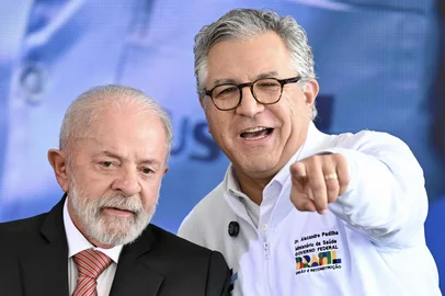 Brazilian President Luiz Inacio Lula da Silva (L) and his Health Minister Alexandre Padilha attend a ceremony to launch a program to expand access to public health services at Planalto Palace in Brasilia, on May 30, 2025. (Photo by Evaristo SA / AFP)Editoria: POLLocal: BrasíliaIndexador: EVARISTO SASecao: governmentFonte: AFPFotógrafo: STF<!-- NICAID(16049360) -->