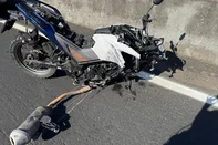 Um homem de 21 anos morreu em um acidente envolvendo carro e moto na manhã deste sábado, na BR-116, em Canoas. A colisão, envolvendo moto e caminhão, aconteceu no sentido a Capital, no km 268.<!-- NICAID(16186217) -->
