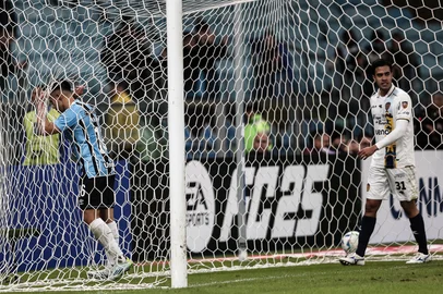 PORTO ALEGRE, RS, Brasil: Grêmio x Esportivo Luqueño, Sul Americana. Fotos: Duda Fortes/Agencia RBS<!-- NICAID(16048733) -->