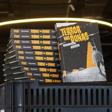 "Terror nas Dunas": documentário em quadrinhos sobre o caso do Maníaco do Cassino, une reportagem investigativa do jornalista Klécio Santos e o traço do quadrinista Maumau.<!-- NICAID(16328771) -->