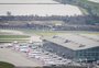 Aeroporto de Heathrow deve retomar 100% dos voos neste sábado