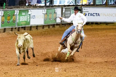Gilson Santos, ginete com cavalo da raça quarto de milha<!-- NICAID(15552872) -->