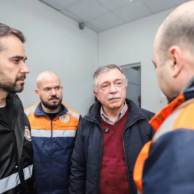 Com previsão de chuva intensa na Serra no fim de semana, governo estadual instala gabinete de crise em Caxias do Sul. Governador Eduardo Leite se reuniu com autoridades no Ciop na manhã deste sábado (28).<!-- NICAID(16069517) -->