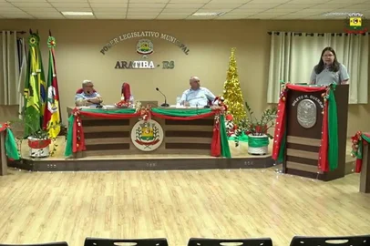 Câmara de Aratiba aprova projeto que reduz subsídio dos vereadores para um salário mínimo<!-- NICAID(15630285) -->