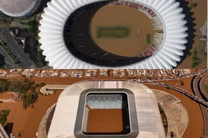 Montagem com fotos da Arena do Grêmio e Estádio Beira-Rio