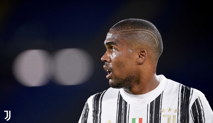 Douglas Costa mantém conversas com Juventus para acertar retorno ao Grêmio