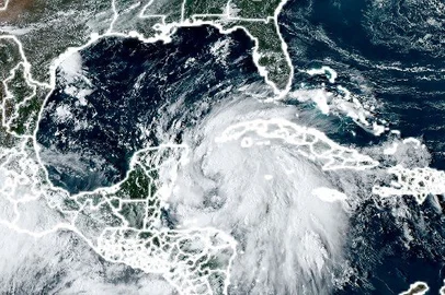 Tempestade Helene pode se tornar furacão de categoria 3