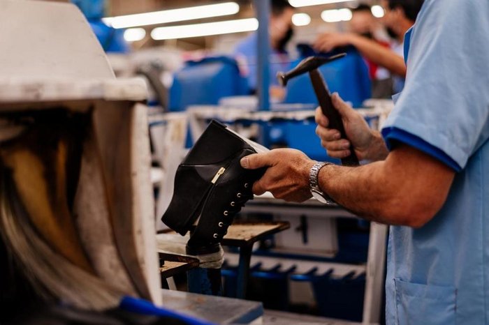 Debtor Transistor definite Calçadista gaúcha fecha fábrica no Paraguai | GZH