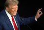 Trump diz que imigrantes que cometeram assassinato introduziram "muitos genes ruins" nos EUA