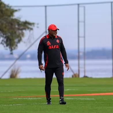 PORTO ALEGRE, RS, BRASIL, 26-08-2025: Roger Machado em treino pelo SC Internacional. Foto: Ricardo Duarte/SC Internacional/Divulgação<!-- NICAID(16110466) -->