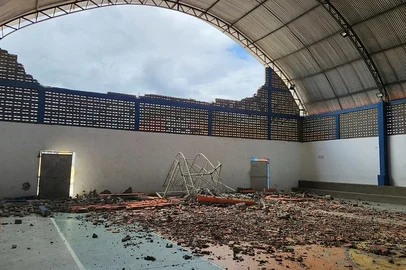 TCE-PB - Campina Grande - ECI Felix Araújo - Desmoronamento de parede de cobogós
