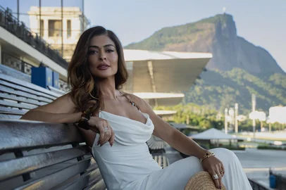OS DONOS DO JOGO. Juliana Paes as Leila in Os Donos do Jogo. Cr. Marcos Serra Lima/Netflix Â© 2025<!-- NICAID(16152283) -->