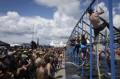CAPÃO DA CANOA, RS, BRASIL, 31-01-2026: Super Beach Games 2026, competição de crossfit à beira-mar, em Capão da Canoa, no Litoral Norte. Evento reúne mais de 700 praticantes da modalidade em diversas baterias de exercícios. Foto: Mateus Bruxel/Agência RBSIndexador: MATEUS BRUXEL<!-- NICAID(16215883) -->
